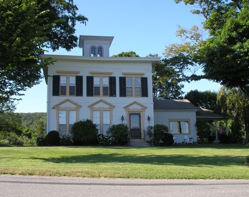 Sachem Farmhouse (1870) | Historic Buildings of Connecticut